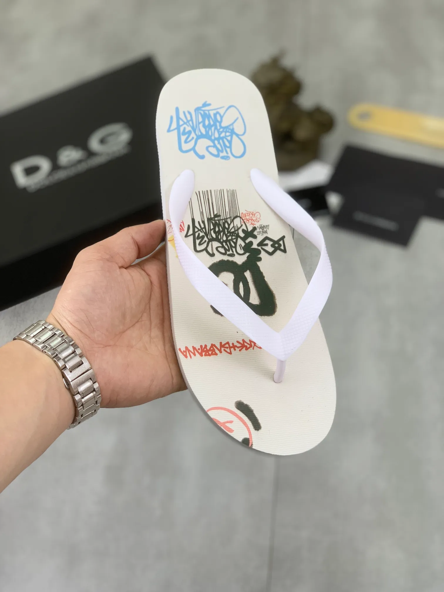 Men's Men's Shoes💰P220💰[New Style]🆘[DG]Official Website Couple🧑‍🤝‍🧑Hot-selling Dolce & Gabbana Men's Flip-Flops are on sale at the counter simultaneously! Original fabric imported from Italy. Original bottom provided by the original factory. Size: Adult 36-45. Children’s size: 30-37. Multiple colors available.